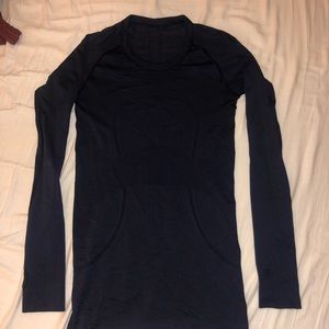 Lululemon swiftly tech long sleeve size 4